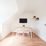 Tolstov Apartments - 3 Room Attic Apartment - Kitchen - 5 Min To Messe Dus