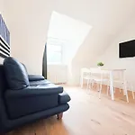 Tolstov Apartments - 3 Room Attic Apartment - Kitchen - 5 Min To Messe Dus