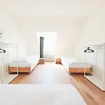 Tolstov Apartments - 3 Room Attic Apartment - Kitchen - 5 Min To Messe Dus