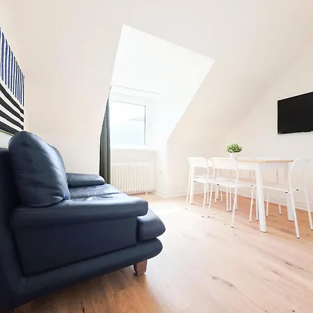 Appartement Tolstov - 3 Attic - Kitchen - 5 Min To Messe Dus