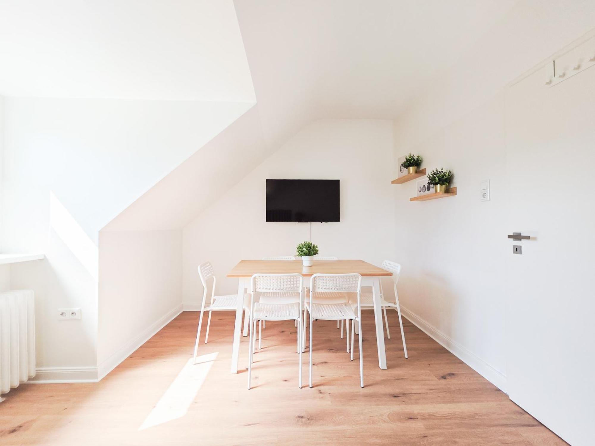 Apartment Tolstov - 3 Attic - Kitchen - 5 Min To Messe Dus *