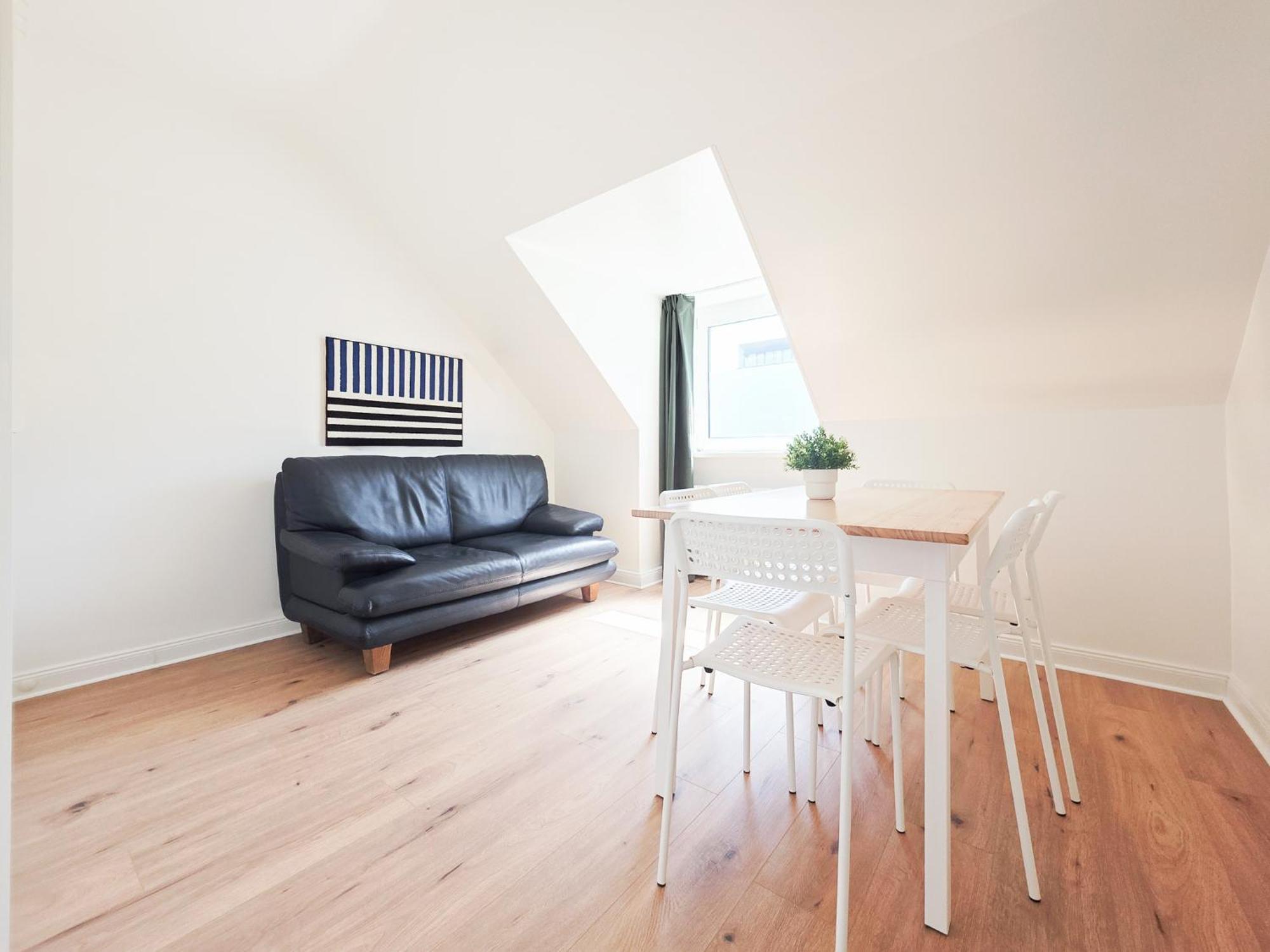 Apartment Tolstov - 3 Attic - Kitchen - 5 Min To Messe Dus